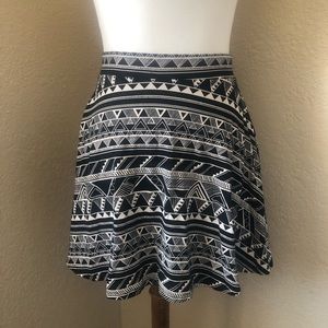 VS Pink Black & White Geometric Skater Skirt Sz S